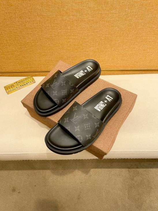 Picture of Louis Vuitton Slippers _SKULVsz38-44jyh0539828